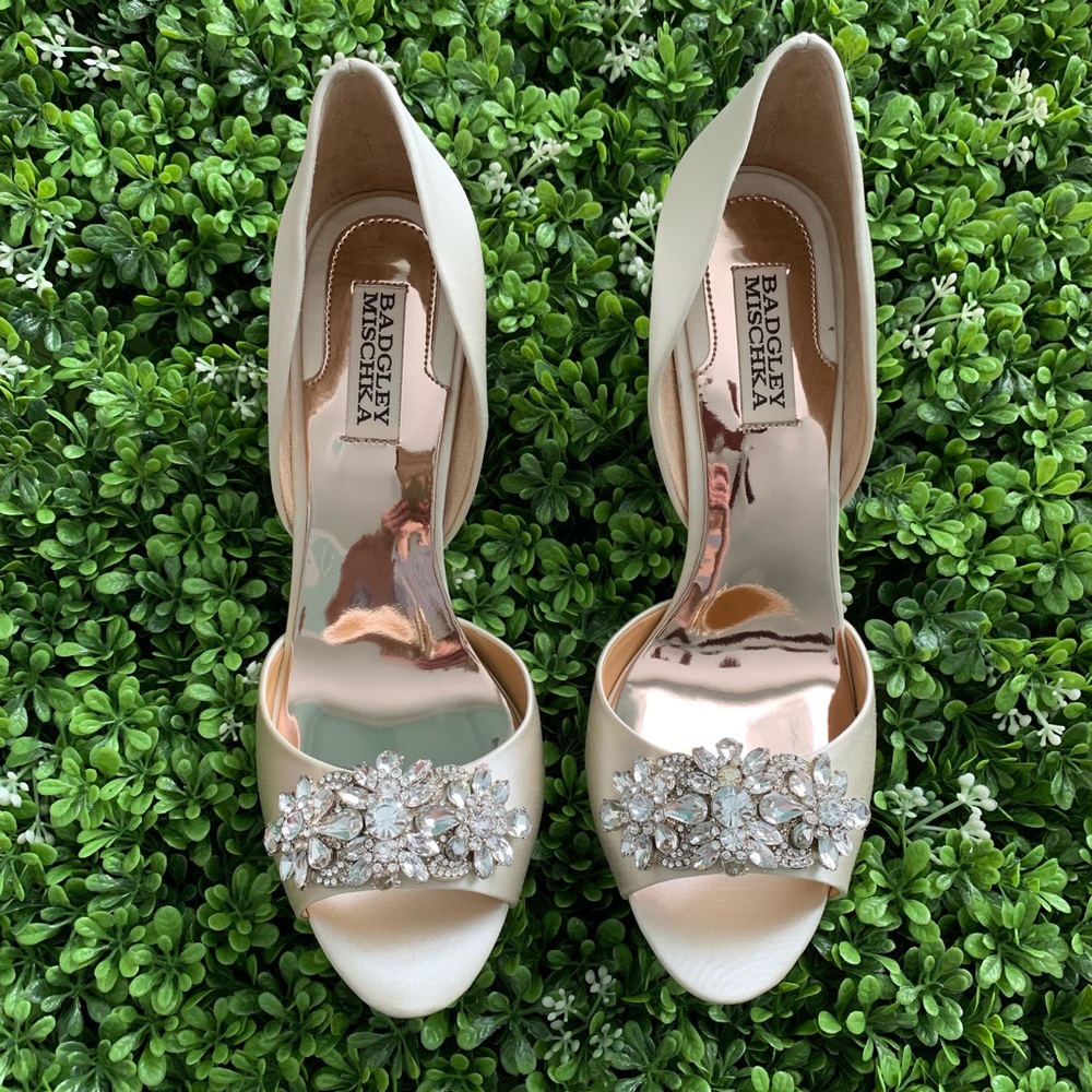 {Badgley Mischka} Giana Ivory Satin Wedding Heels - Picture 3 of 8